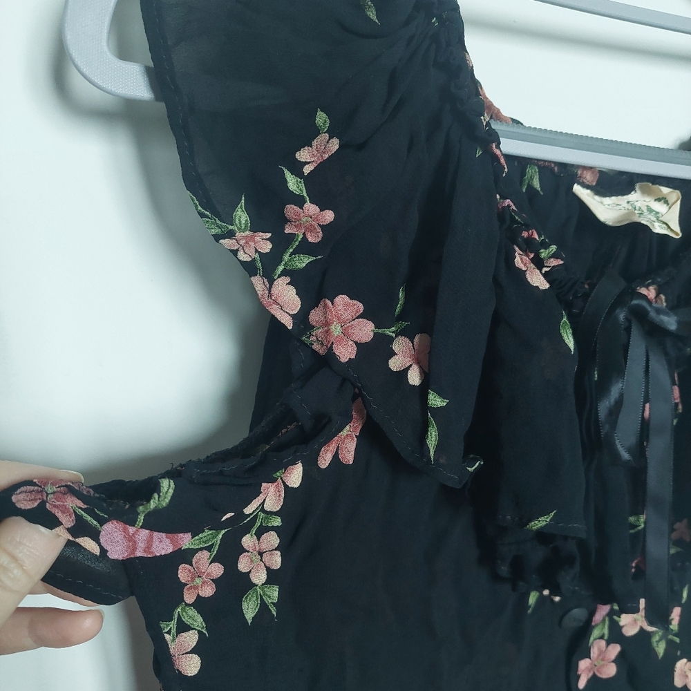 Feminine Boho Style Flowy Top Size Small - Picture 5 of 6